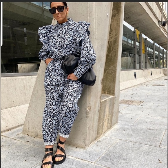 🦋Bloggers Favorite🦋 Zara Floral Jumpsuit Size M - Picture 5 of 16